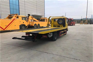 江山非事故拖车